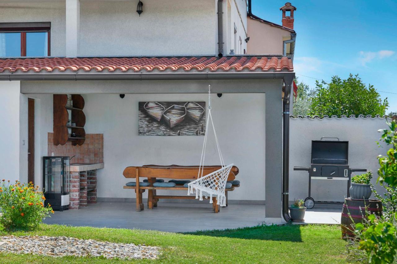 Holiday House Emma Burići Exterior foto